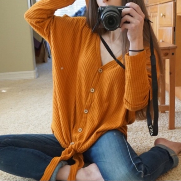 AMIE Waffle Tie Front Top - Picture 5 of 8